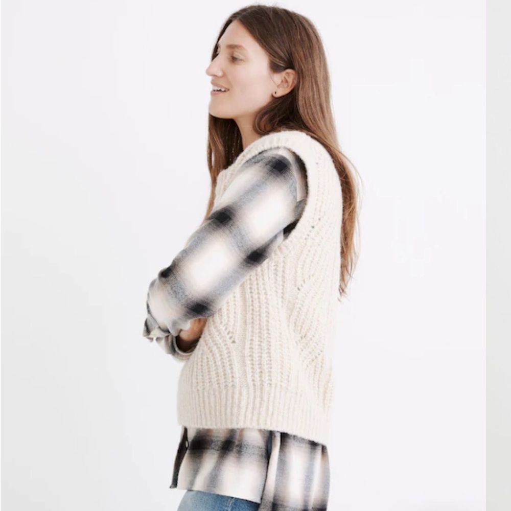 Madewell Firgrove Ribbed Crewneck Sweater Vest In Sand